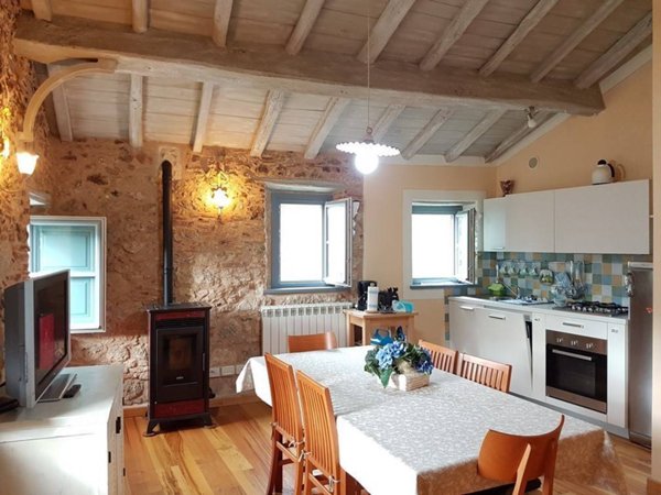 casa indipendente in vendita a Camaiore