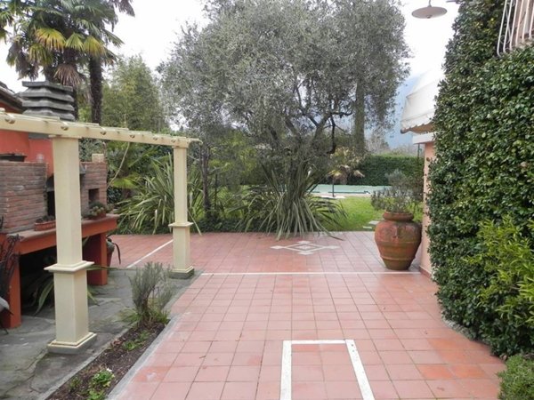 casa indipendente in vendita a Camaiore