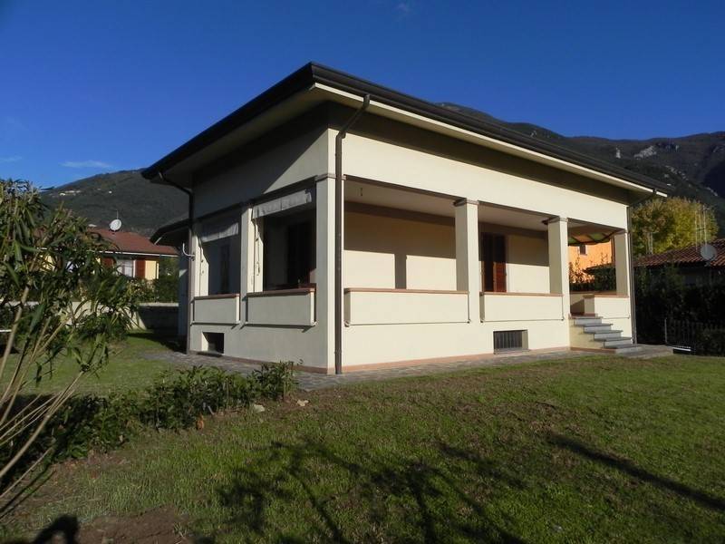 casa indipendente in vendita a Camaiore