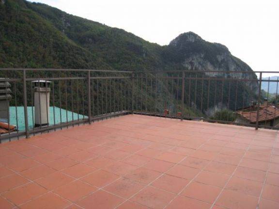 casa indipendente in vendita a Camaiore