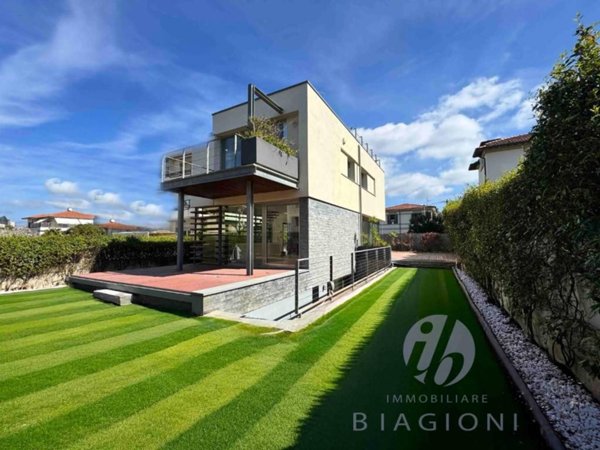 casa indipendente in vendita a Camaiore in zona Lido di Camaiore