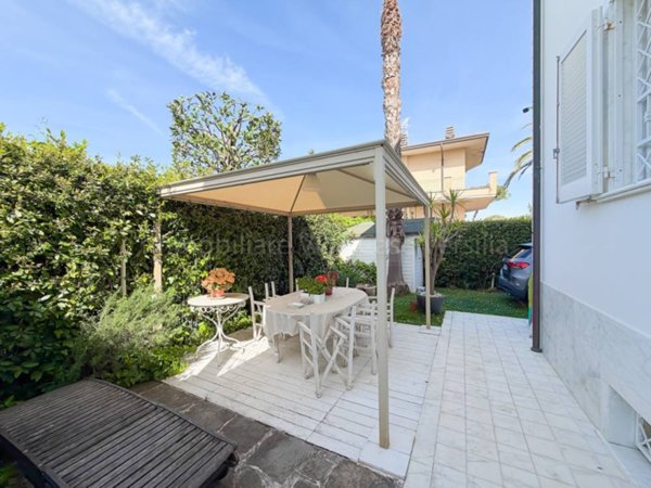 casa indipendente in vendita a Camaiore in zona Lido di Camaiore