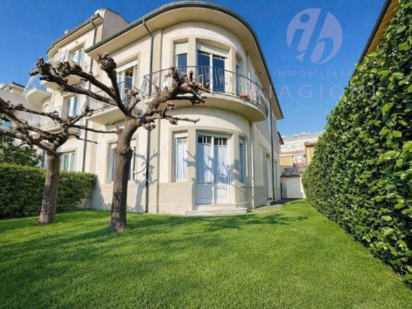 casa indipendente in vendita a Camaiore in zona Lido di Camaiore