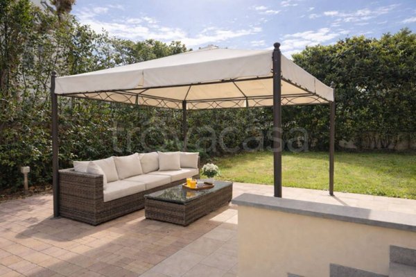 casa indipendente in vendita a Camaiore in zona Lido di Camaiore