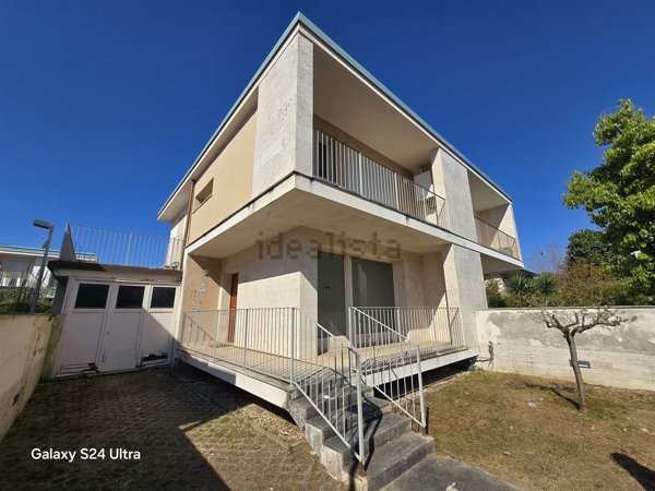casa indipendente in vendita a Camaiore in zona Lido di Camaiore