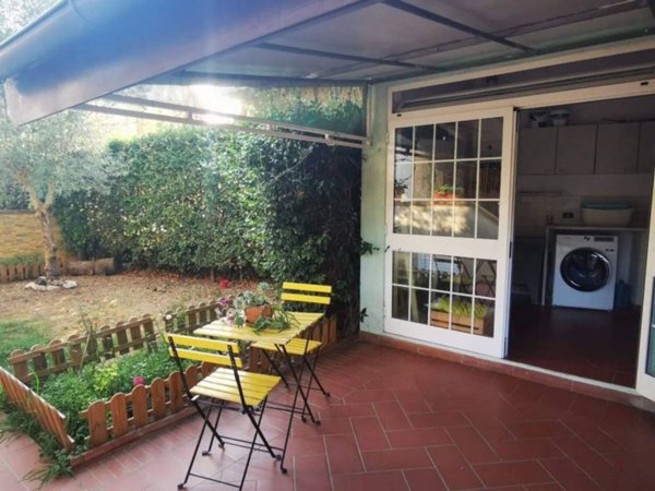 casa indipendente in vendita a Camaiore in zona Lido di Camaiore