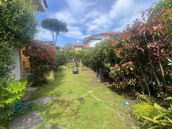 casa indipendente in vendita a Camaiore in zona Lido di Camaiore