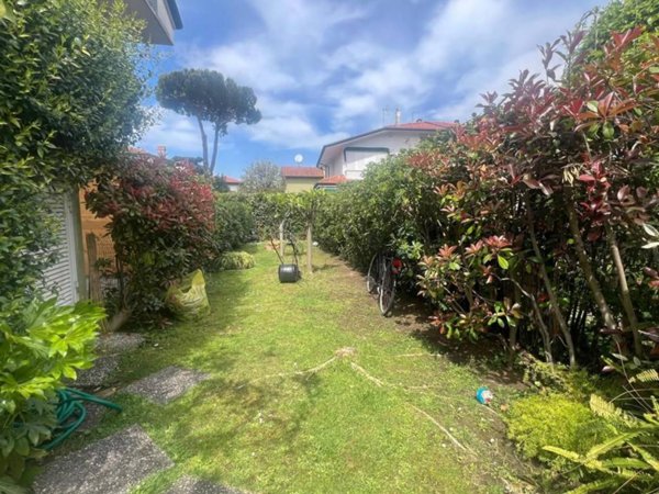 casa indipendente in vendita a Camaiore in zona Lido di Camaiore