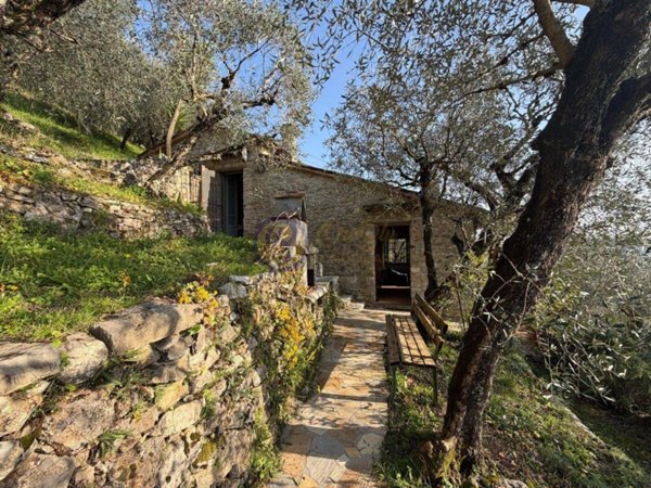 casa indipendente in vendita a Camaiore