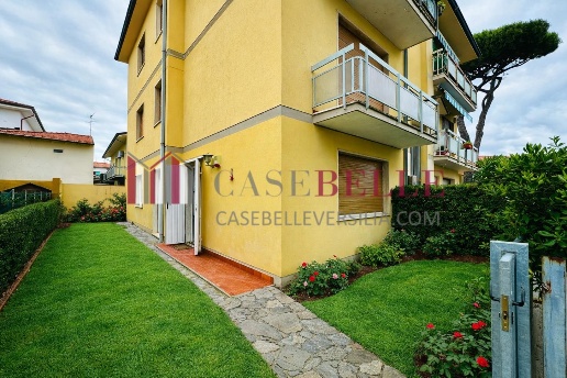 appartamento in vendita a Camaiore in zona Lido di Camaiore