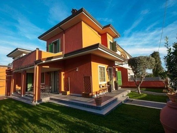 casa indipendente in vendita a Camaiore in zona Capezzano Pianore