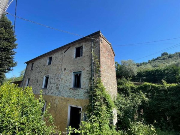 casale in vendita a Camaiore