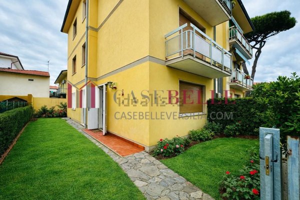 appartamento in vendita a Camaiore in zona Lido di Camaiore