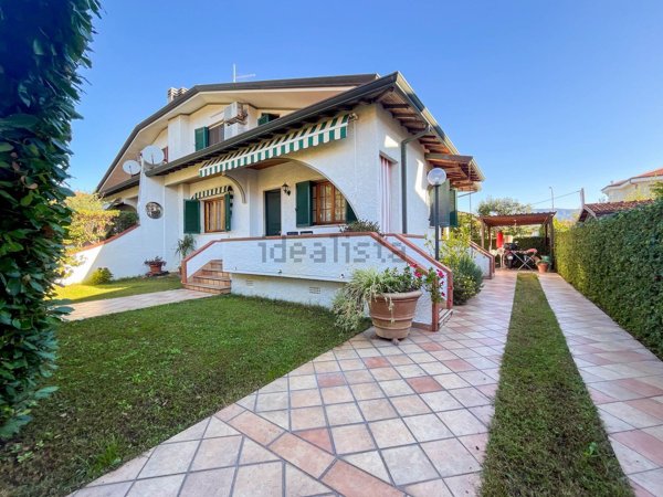 casa indipendente in vendita a Camaiore in zona Lido di Camaiore