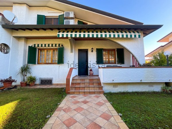 casa indipendente in vendita a Camaiore in zona Lido di Camaiore