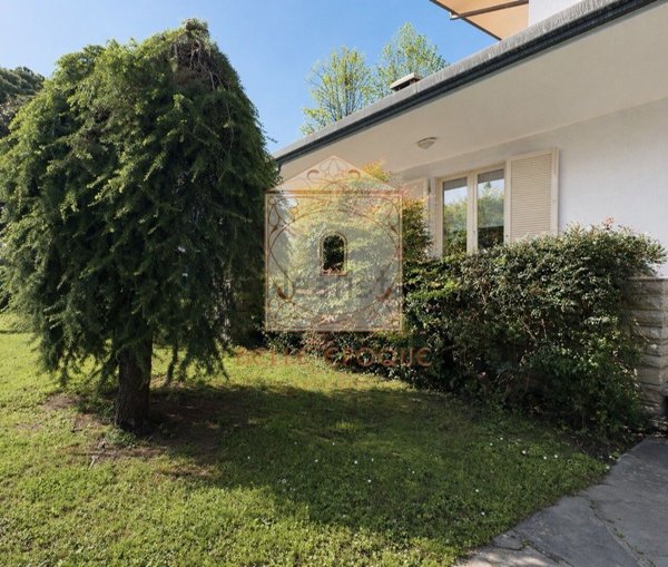 casa indipendente in vendita a Camaiore in zona Lido di Camaiore