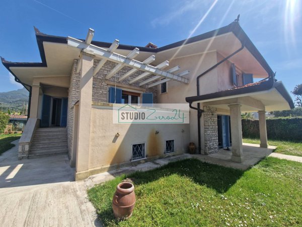 casa indipendente in vendita a Camaiore in zona Capezzano Pianore