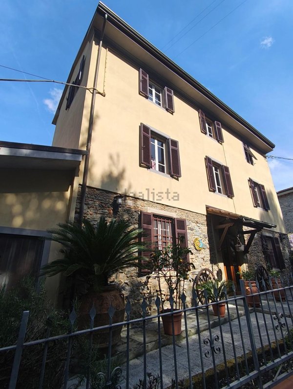 casa indipendente in vendita a Camaiore