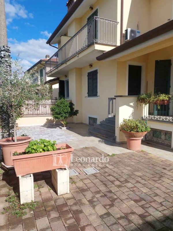 casa indipendente in vendita a Camaiore in zona Capezzano Pianore