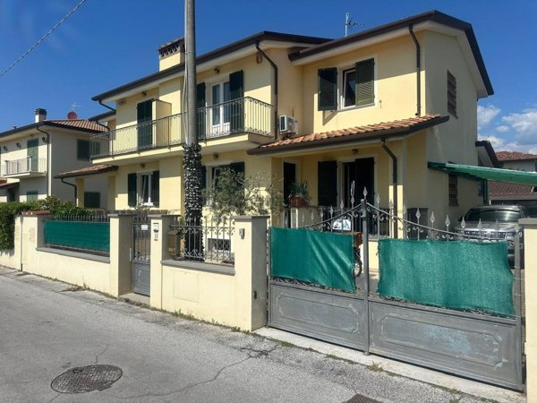 casa indipendente in vendita a Camaiore