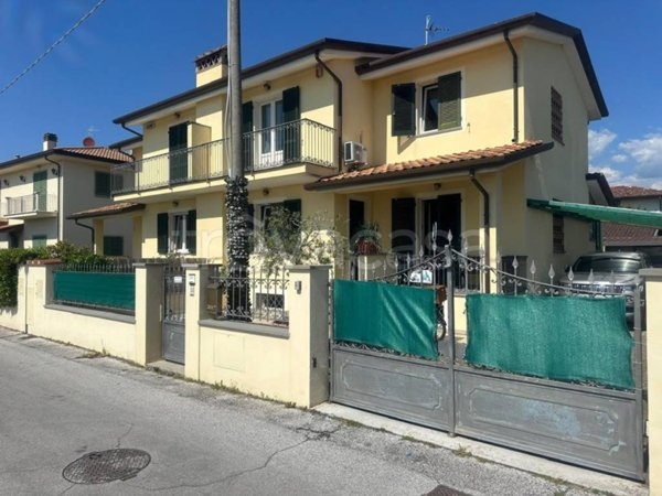 casa indipendente in vendita a Camaiore in zona Lido di Camaiore