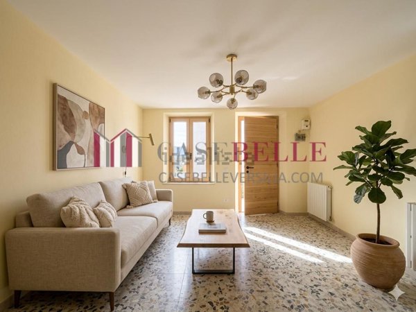 casa indipendente in vendita a Camaiore