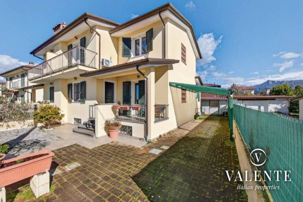 casa indipendente in vendita a Camaiore in zona Capezzano Pianore