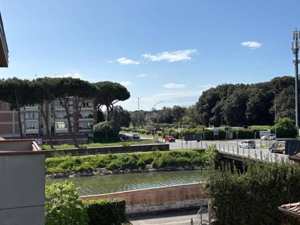 appartamento in vendita a Camaiore in zona Lido di Camaiore