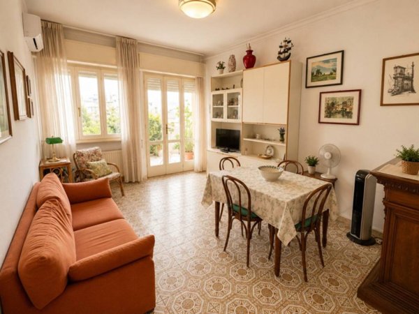 appartamento in vendita a Camaiore in zona Lido di Camaiore