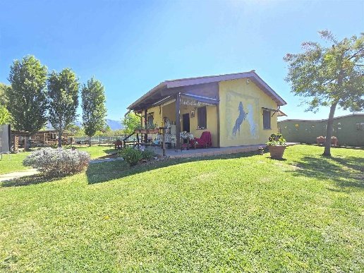 casa indipendente in vendita a Camaiore in zona Capezzano Pianore