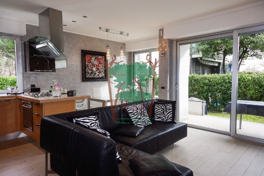 casa indipendente in vendita a Camaiore in zona Lido di Camaiore