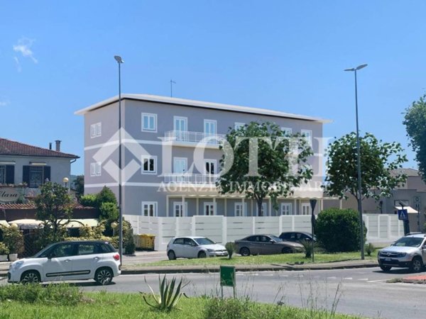 appartamento in vendita a Camaiore in zona Lido di Camaiore