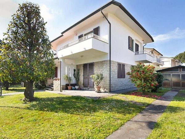 casa indipendente in vendita a Camaiore in zona Lido di Camaiore
