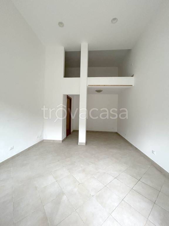 negozio in vendita a Camaiore in zona Lido di Camaiore