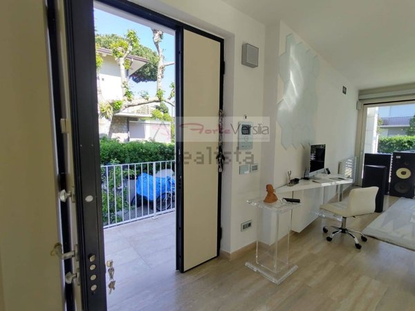 casa indipendente in vendita a Camaiore in zona Lido di Camaiore