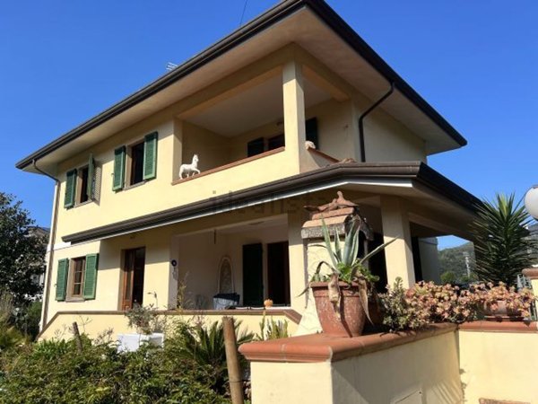 casa indipendente in vendita a Camaiore