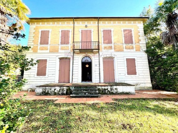casa indipendente in vendita a Camaiore