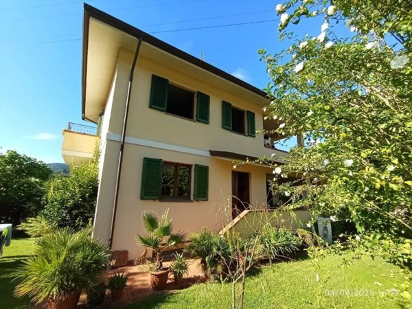 casa indipendente in vendita a Camaiore