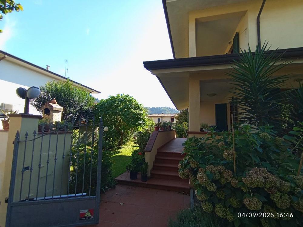 casa indipendente in vendita a Camaiore