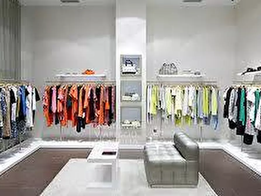 locale commerciale in vendita a Camaiore in zona Lido di Camaiore