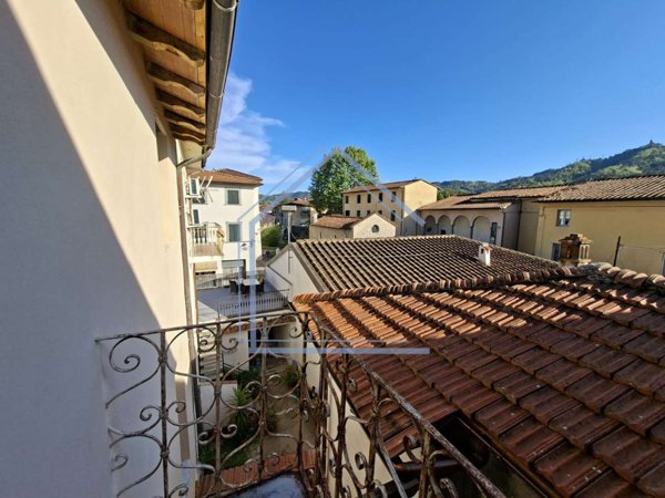 intera palazzina in vendita a Camaiore in zona Pieve di Camaiore