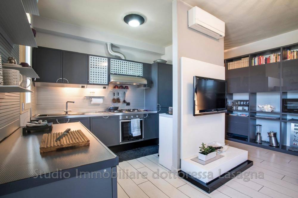 appartamento in vendita a Camaiore in zona Lido di Camaiore