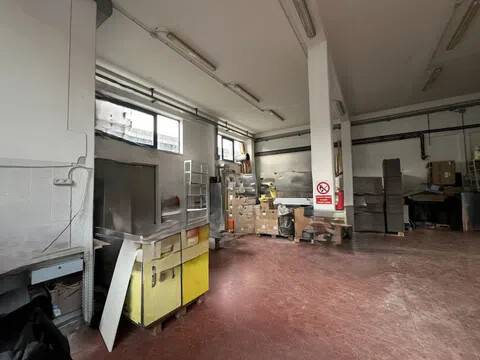 locale commerciale in vendita a Camaiore in zona Capezzano Pianore