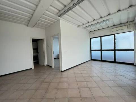 ufficio in vendita a Camaiore in zona Capezzano Pianore