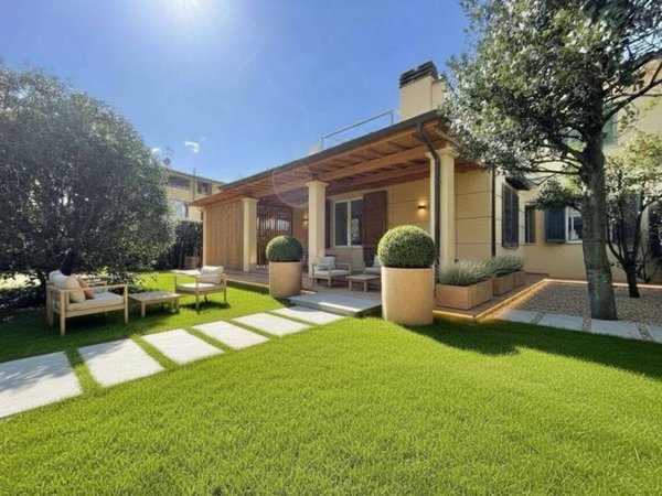 appartamento in vendita a Camaiore in zona Lido di Camaiore