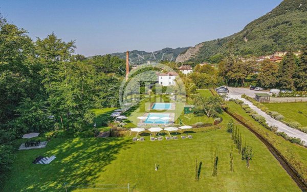 casa indipendente in vendita a Camaiore