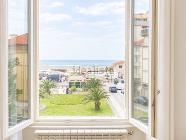 appartamento in vendita a Camaiore in zona Lido di Camaiore
