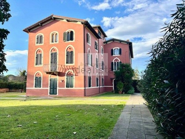 appartamento in vendita a Camaiore in zona Lido di Camaiore