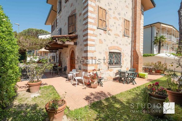 appartamento in vendita a Camaiore in zona Lido di Camaiore