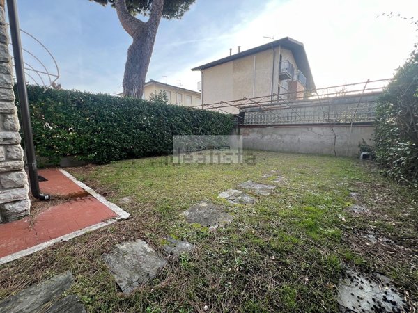 appartamento in vendita a Camaiore in zona Lido di Camaiore